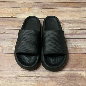 Black Cushion Slides Size 39